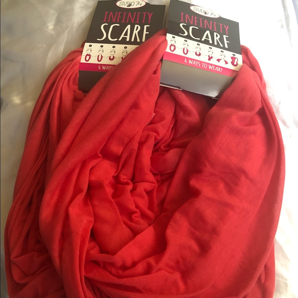 Studio 74 / Infinity Scarf - 6 ways to wear!